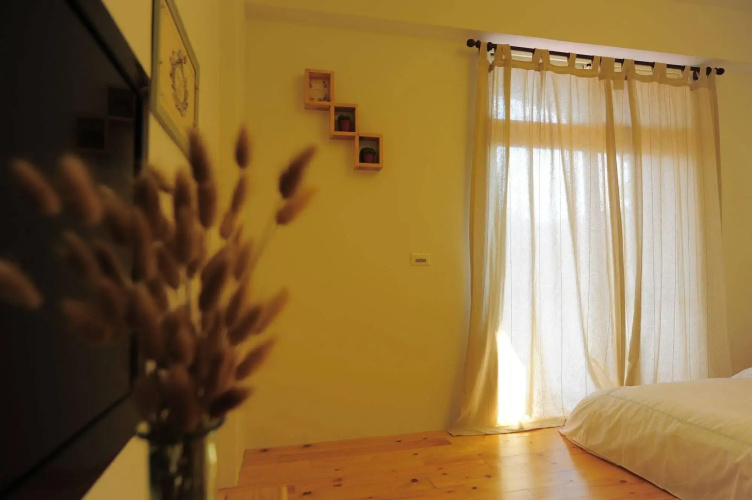 Antique's home