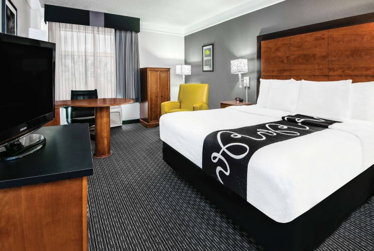 La Quinta Inn & Suites by Wyndham San Antonio Riverwalk photo 8