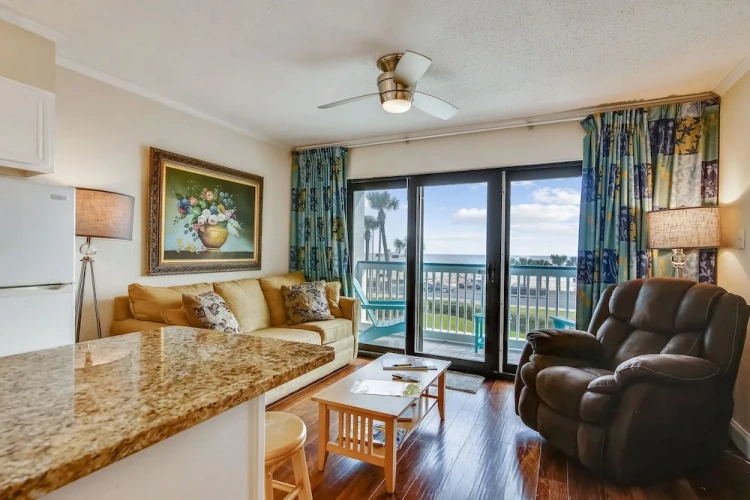 Standard room with balcony and beachfront
