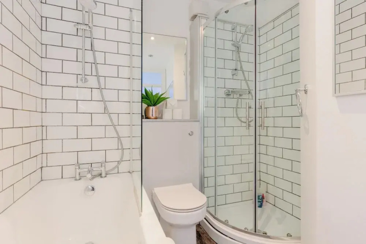 Bright 2 Bedroom Flat in Lambeth With Balcony