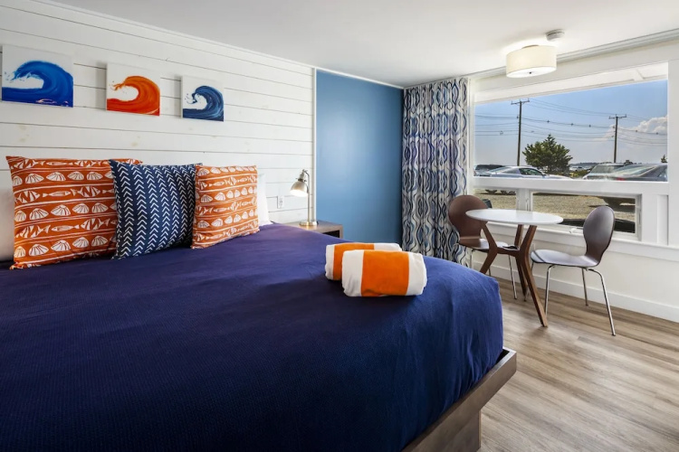 Breakwater Hotel