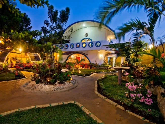 Deluxe Triple room with pool view