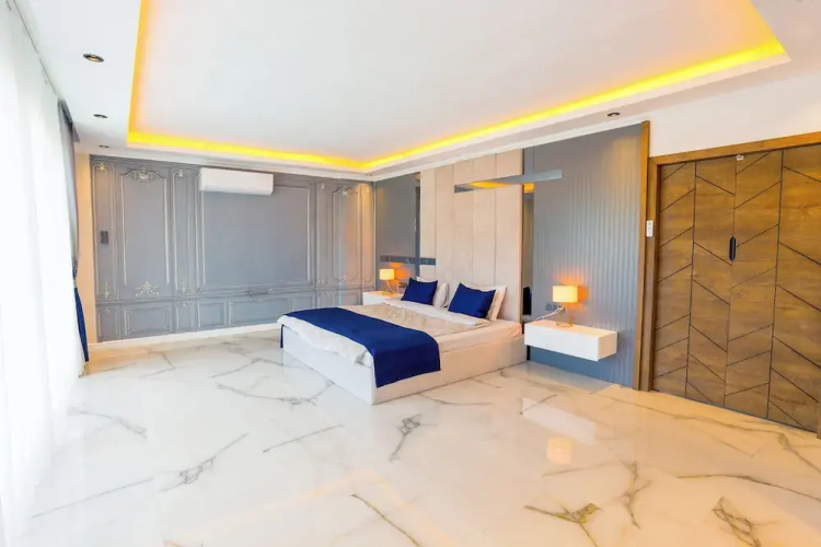 Villa White House