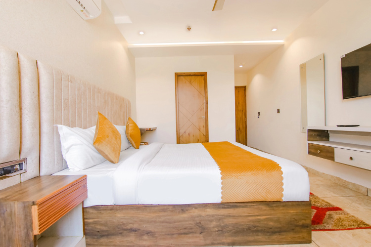 Fabhotel Prime The Eminence