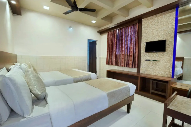 Mannars Deluxe Lodge