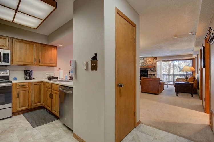 2 Bedrooms Apartment with mountain view