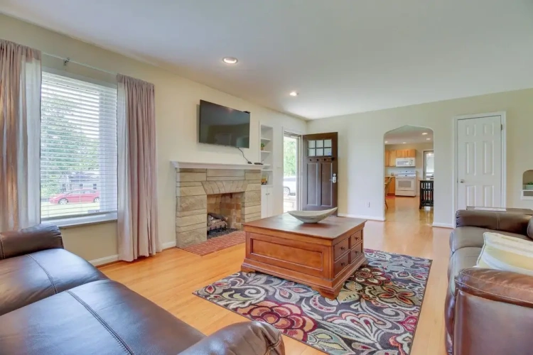 5 Bedrooms Cottage