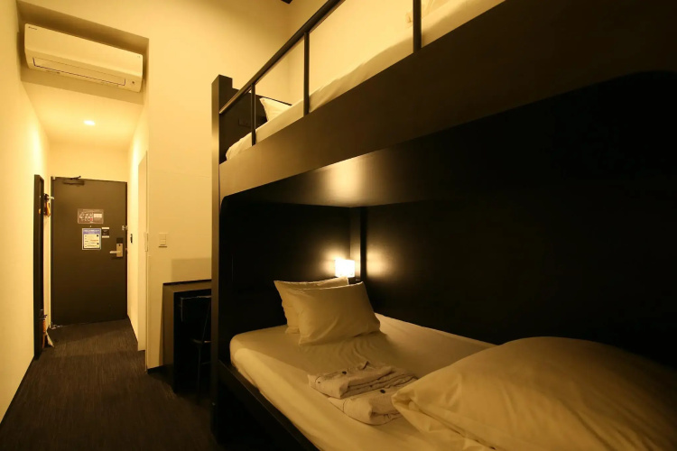 HOTEL TRAD Replay