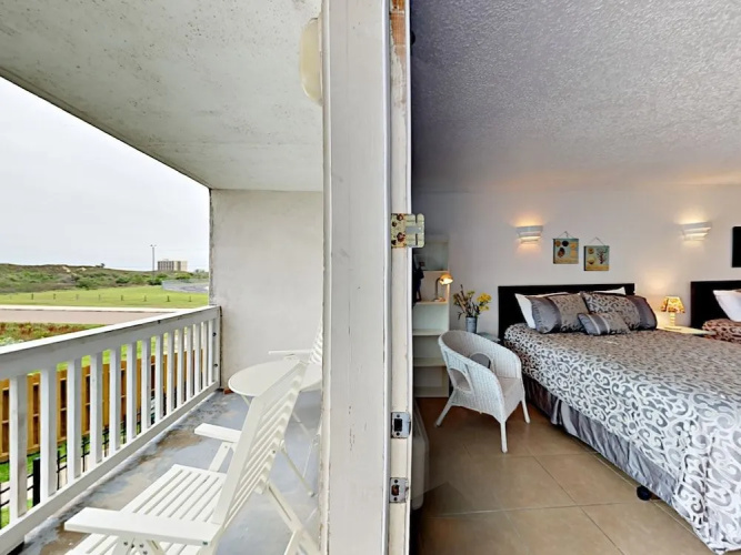 125 Sea Breeze - Studio Condo