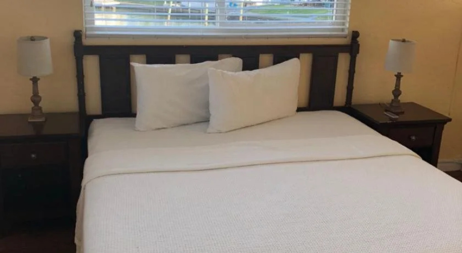 Surf n Sand Motel