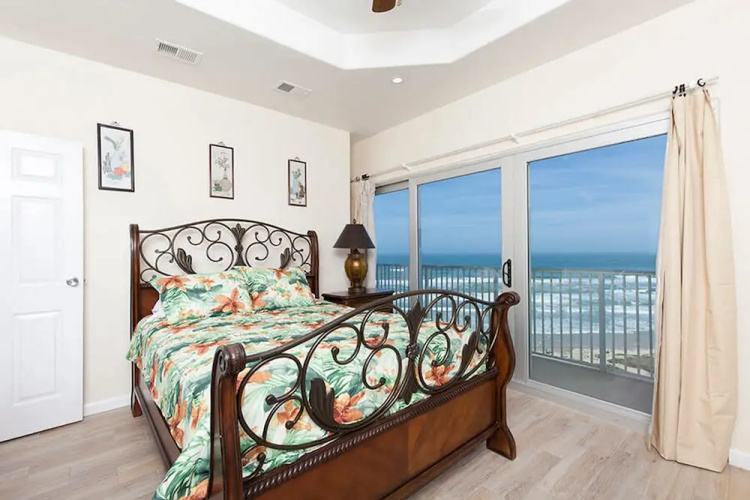 Aquarius Condominium 1001