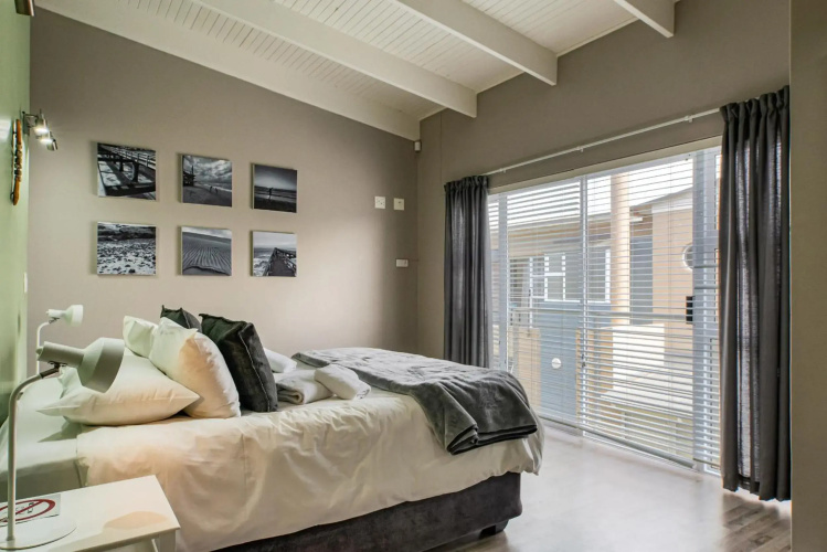 Waterfront E7