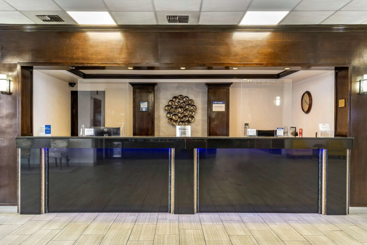Best Western Plus Lake Front Hotel