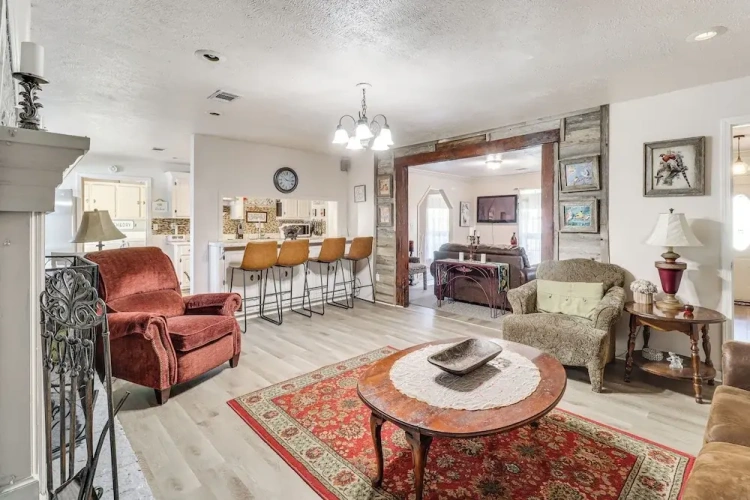 4 Bedrooms Cottage