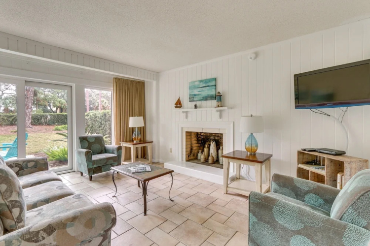 Vintage Hilton Head Island Condo: Steps to Beach!
