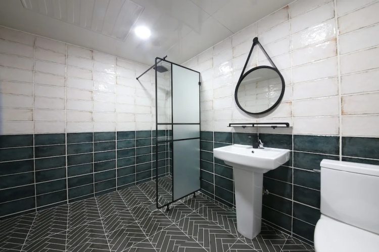 Tongyeong Adios Hotel
