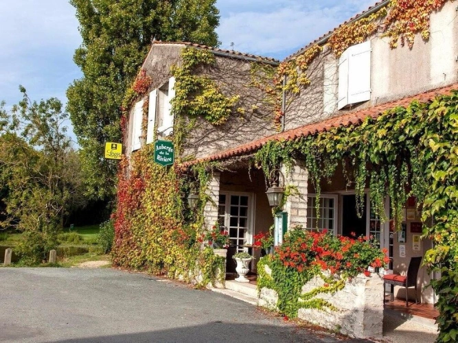 Logis Auberge De La Riviere