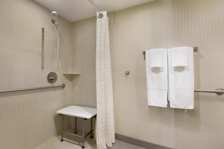 Embassy Suites by Hilton Piscataway Somerset photo 11