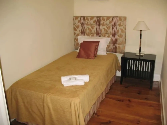5 Bedrooms Apartment