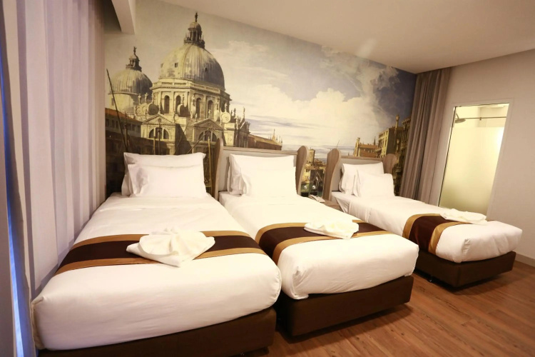Bright Hotel
