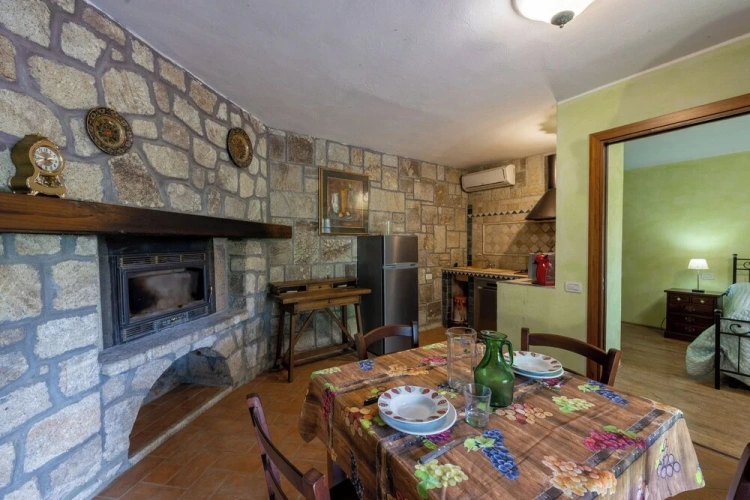 2 Bedrooms Quadruple Family Apartment