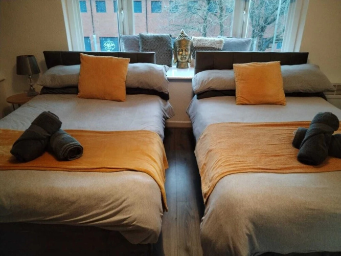 Immaculate 4-bed Apartment in Liverpool