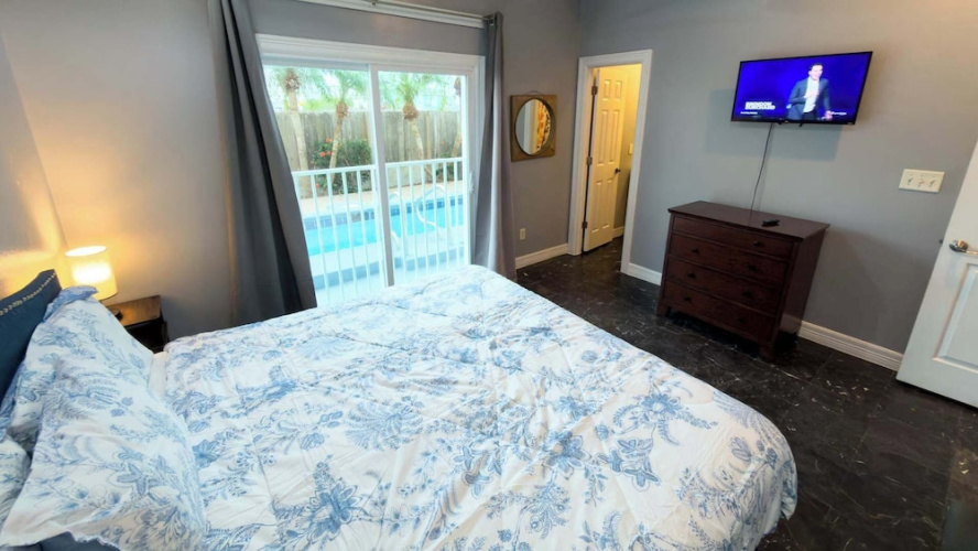 First Floor Pool Affordable Near Beach