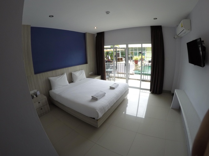 Deluxe Twin room with pool view