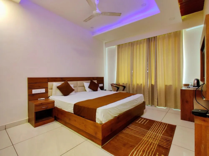 Hotel Divine Residency