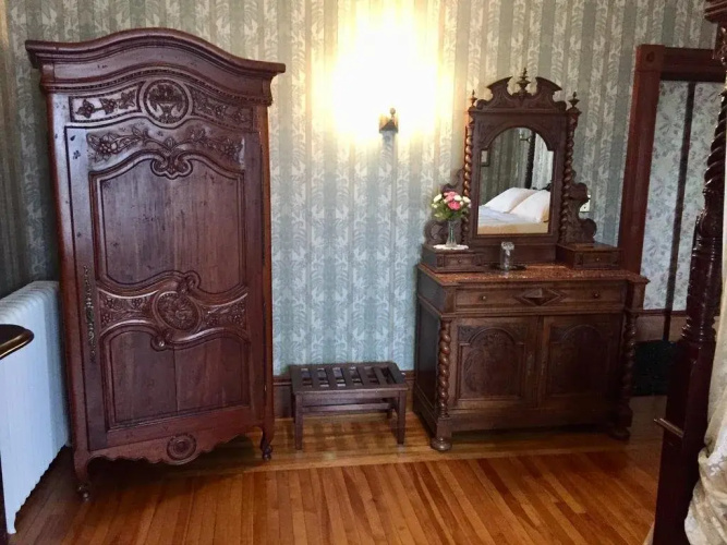 Bread & Roses Inn