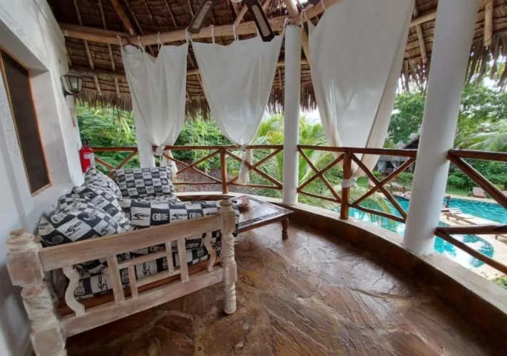2 Bedrooms Villa