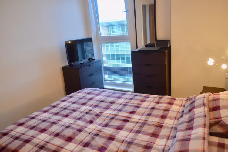 Modern 1 Bedroom Apartment off Leith Walk