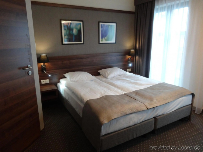 Golden Tulip Krakow City CenterOver view