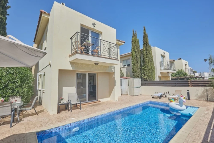 3 Bedrooms Villa with garden view