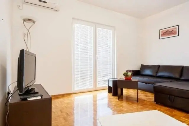 Sunny Flat With A Beautiful View