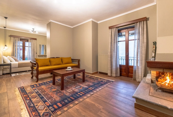 Ef Zin Studios & Suites