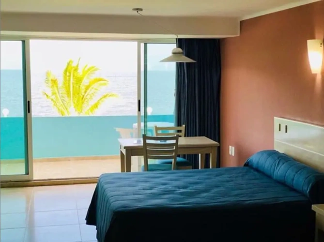 Standard room with balcony and with lake view