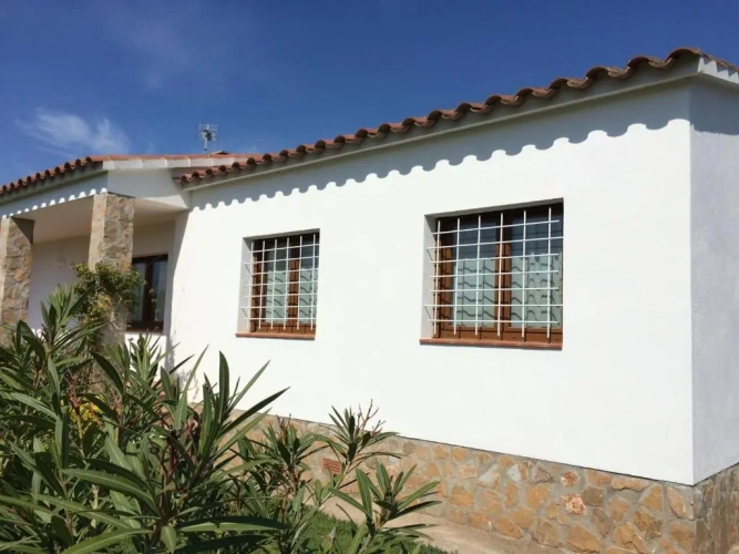 3 Bedrooms Cottage
