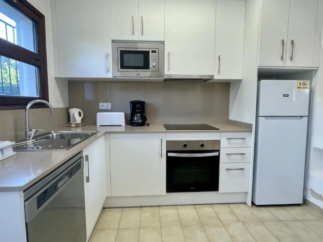 3 Bedrooms Cottage