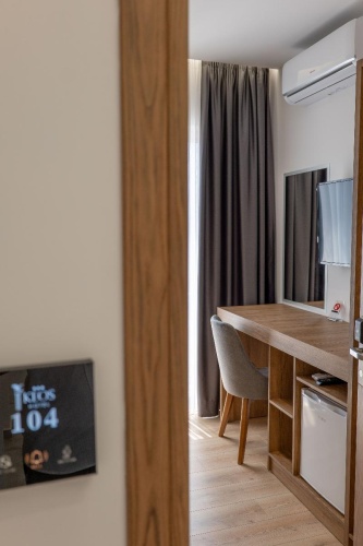 Deluxe Triple room with balcony and with sea view