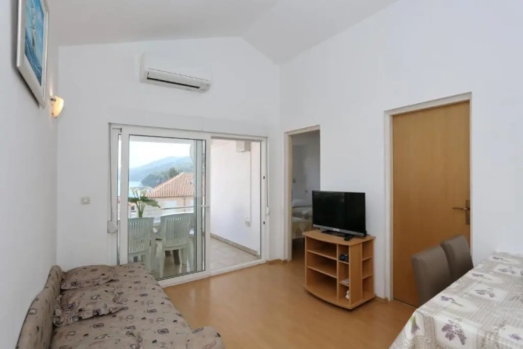 2 Bedrooms Apartment with sea view