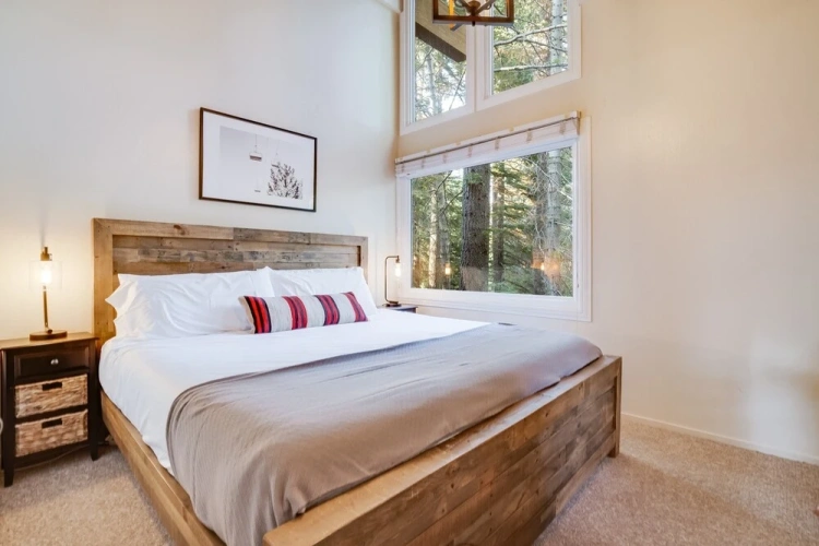 5 Bedrooms Cottage