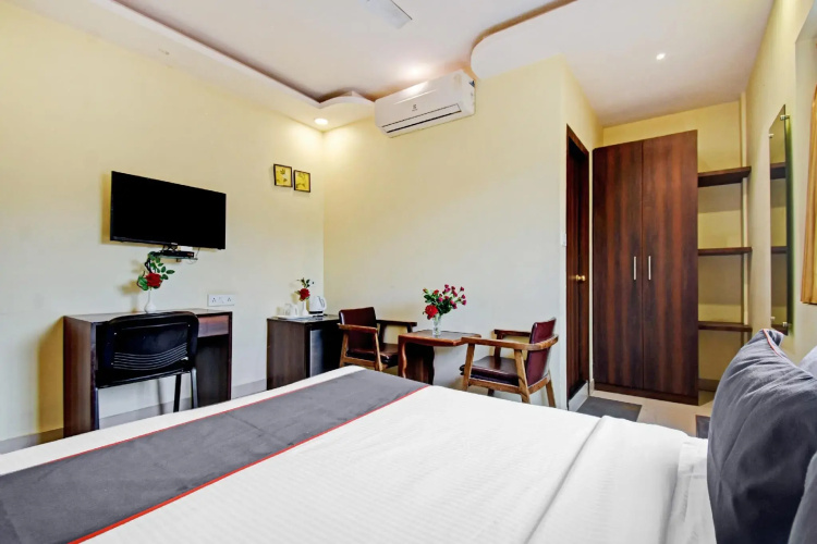 Fabhotel Motisarai