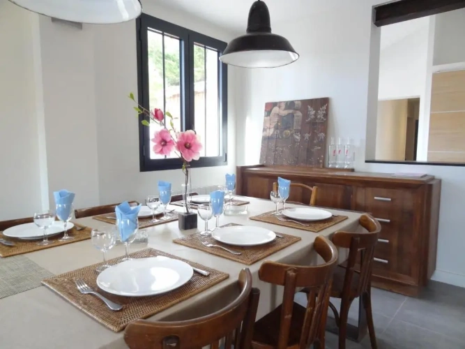 4 Bedrooms Villa