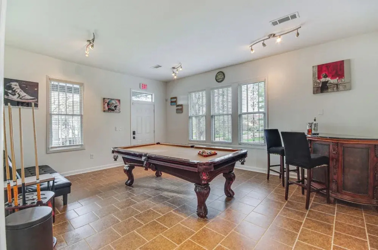 Stylish Home ~ 2 Mi to Jackson State & Belhaven!