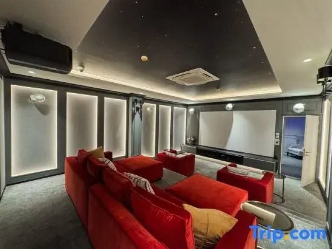 Modern 1Bdr with Pool View The Title Legendary