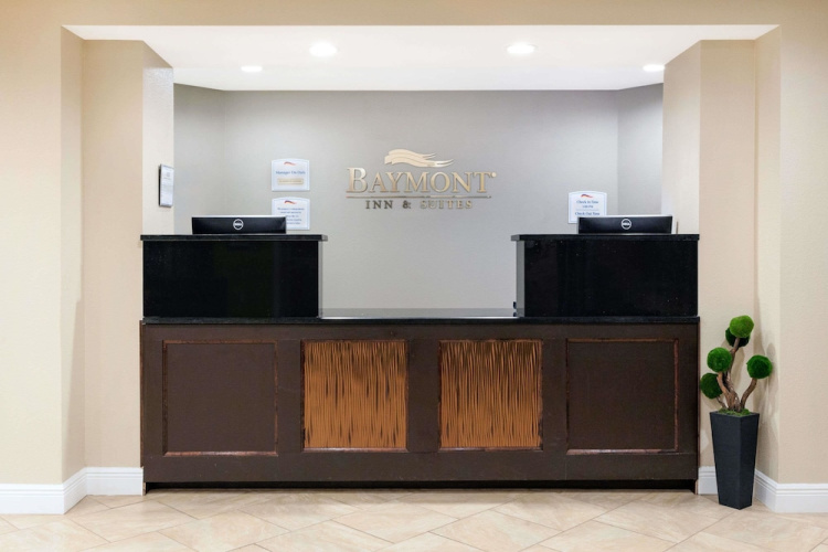 Baymont Inn & Suites Midland Center