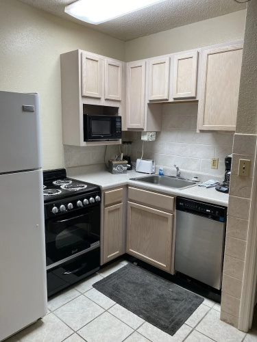 Riverside 209 1BR Condo with Jacuzzi by RedAwning