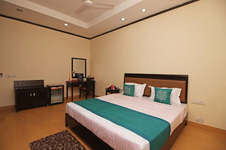 OYO 6558 SD Royal Inn