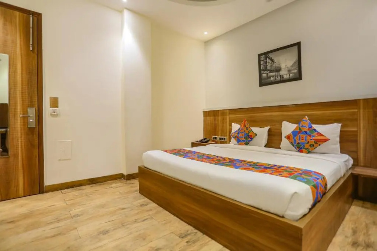 Fabhotel Royal Touch